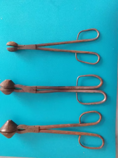 Lot de 3 anciens fers à repasser de dentellière en fer forgé