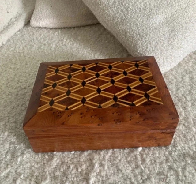 Boîte orientale artisanale en marqueterie – Égypte – bois & nacre - Décoration