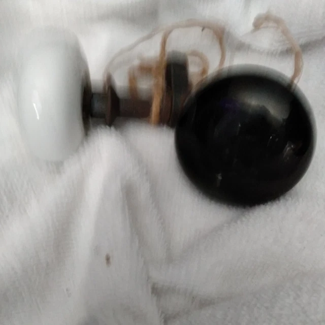 Early 18th/Late 17th century porcelain agate and cast iron doorknob