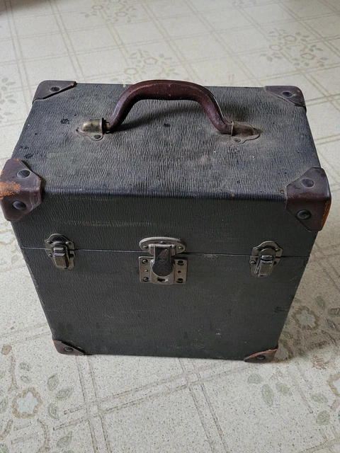 Projecteur CINEMEC 16 mm,en très bon état, révisé, pièces changées, en flycase