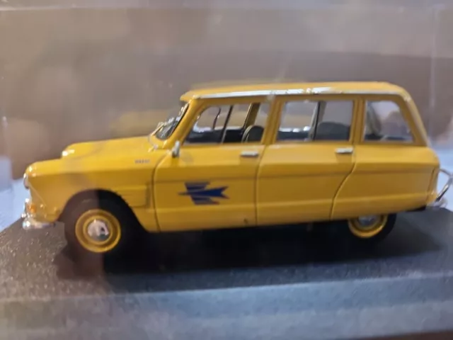 CITROEN AMI 6 BREAK LA POSTE 1/43 UNIVERSAL HOBBIES Remis En Boite