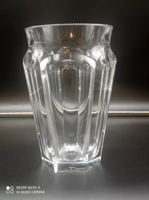 Rare grand Vase en cristal de BACCARAT  modèle NELLY HARCOURT  signé , H 21 cm .