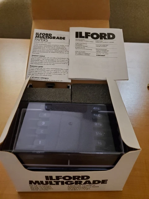 Juego de 12 filtros ILFORD multigrado 3x3 con soporte - debajo de la lente