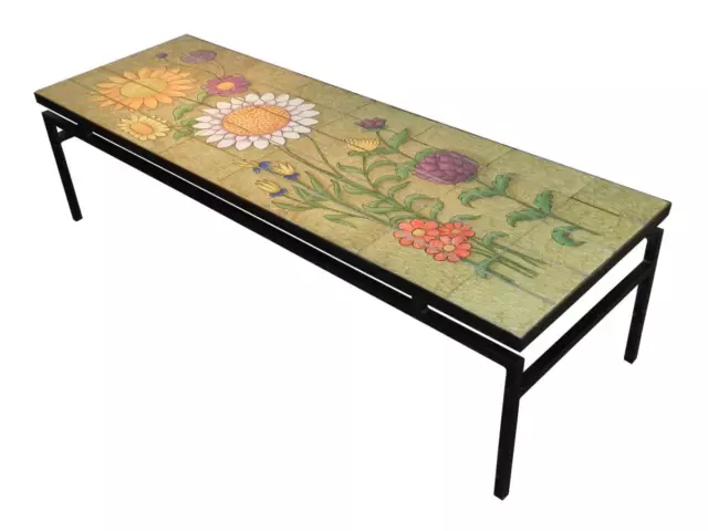 Grande Table De Salon A Structure Metallique, Carreaux A Decor De Fleurs En Lave