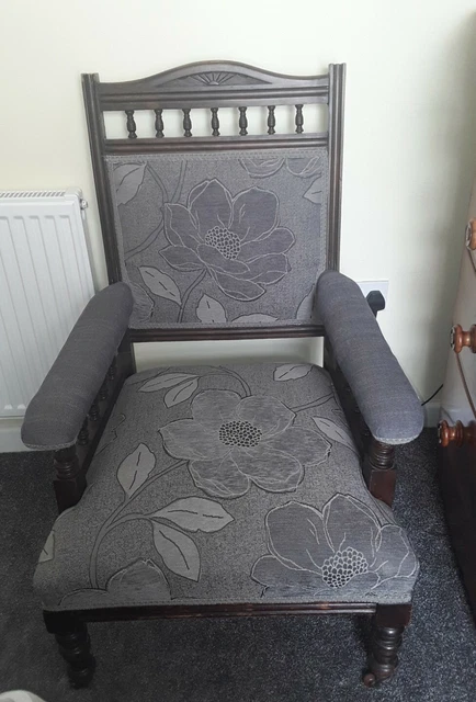 Re Upholstered Plush Victorian father chair