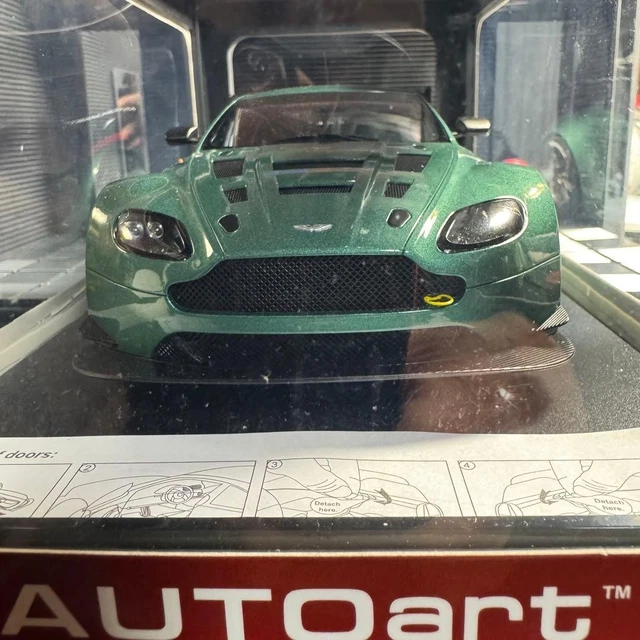 1/18 ASTON MARTIN VANTAGE V12 GT3(グリーン) 1/18 ASTON MARTIN VANTAGE V12 GT3(グリーン