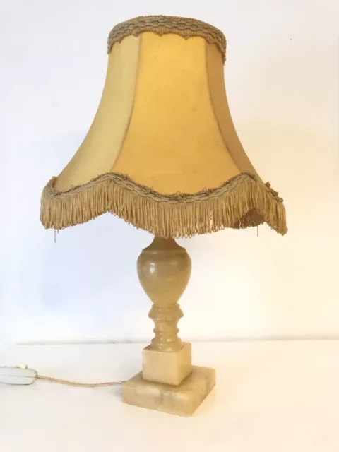 Lampe de chevet ancienne avec pied en albatre