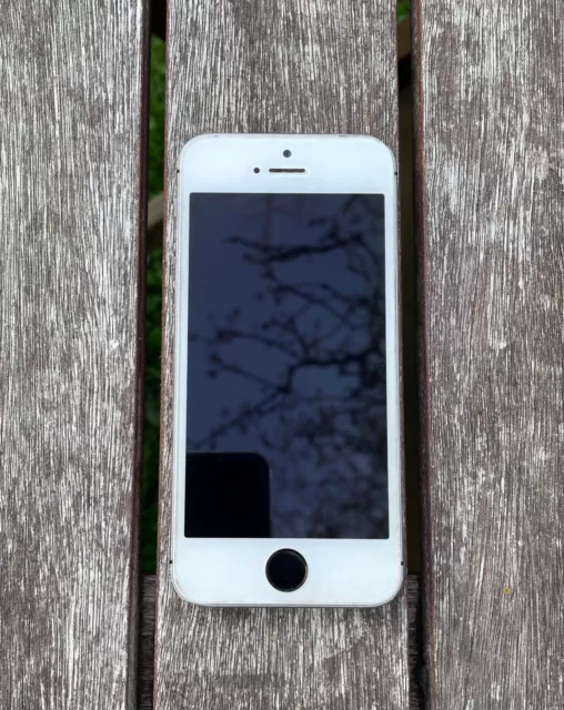 Apple iPhone 5s - 16GB - Weiße Front mit Schwarzem Homebutton