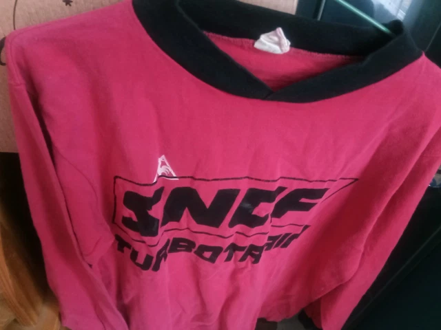 MAILLOT DE FOOT vintage Le coq sportif couleur rouge taille 4x5