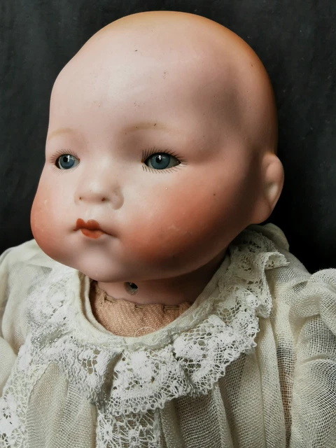 Petite Poupée _ Tête en Porcelaine.II