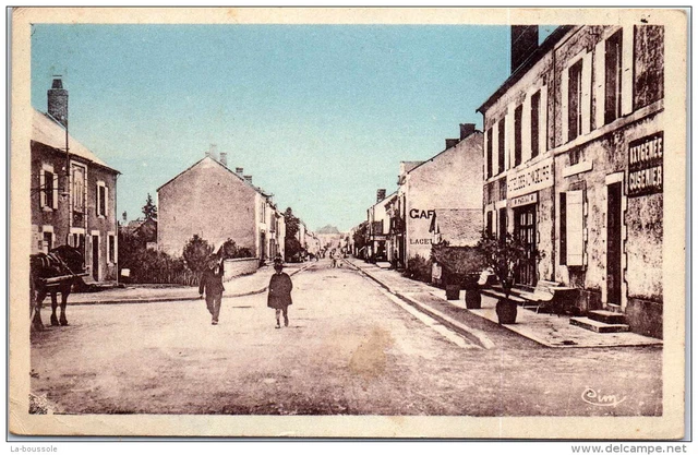58 CERCY LA TOUR - sortie de la gare hotel des voyageurs