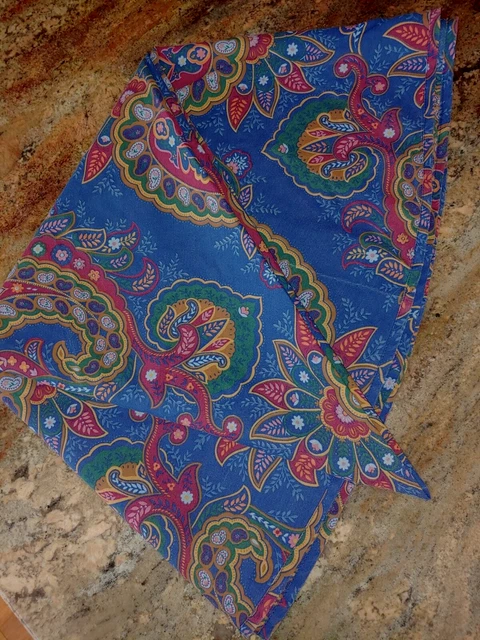 Round Bold Floral Paisley Poly Cotton Round 73" Tablecloth