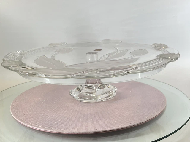 Grand plat à tarte vintage sur piédouche en barbotine tarte aux pommes