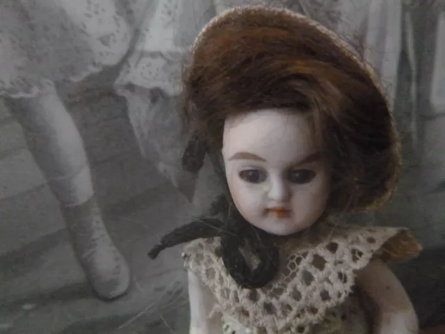 Petite poupée ancienne mignonnette très bon état