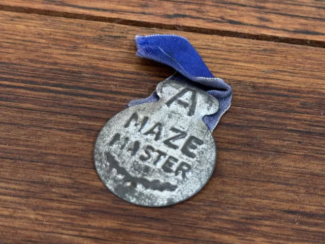 Vintage 1960's Cairns Show 'A MAZE MASTER' Lapel Pin Badge Children's Award