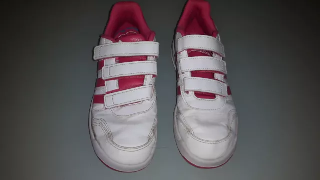 baskets marque Adidas enfant fille couleur rose bon etat general sport  tennis