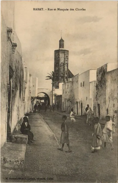 CPA AK RABAT Rue et Mosquée des Chorfas MAROC (24354)