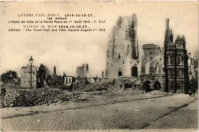 CPA MILITAIRE Arras-L'Hotel de Ville et la Petite Place (317220)