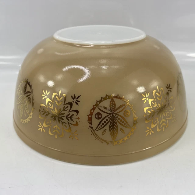 Vintage Pyrex 404 Promotional Gold Hex Signs Beige Gold Mixing Bowl 4 Quarts Vintage Pyrex 404 Promotional Gold Hex Signs Beige Gold Mixing Bowl 4 Quarts