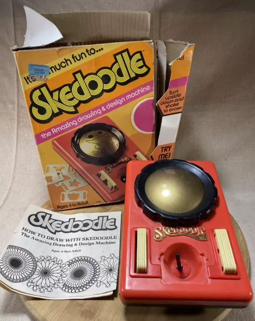 Vintage Hasbro SKEDOODLE Drawing Sketch Design Machine! Original Box & Stencils