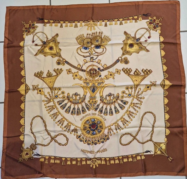 Foulard Hermès Carré 90 - A La Gloire De Guillaume - Soie Orange - Occasion TBEG