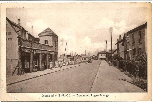 Goussainville (95) Rare CPA avec Hotel-restaurant Chez Maurice à gauche.