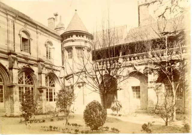 France, Tours, Cloître de la Psalette Vintage albumen print Tirage albuminé