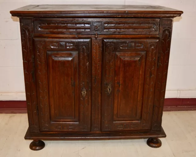 antica piccola credenza stile Luigi XIV epoca primi '700 in noce francese