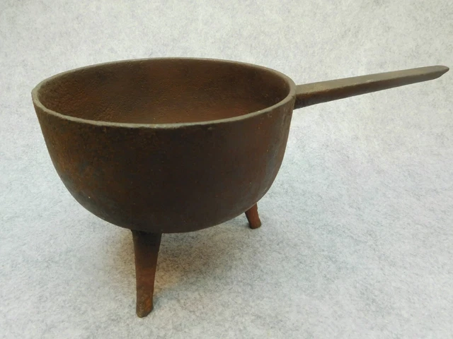 Antique Cast Iron Posnet Pot 3 Legged Gate Marked 1800’s With Handle