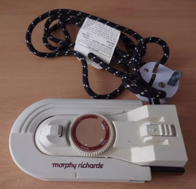 Vintage Morphy Richards 'Travelling Light' Dual Voltage Travel Iron Model 41300