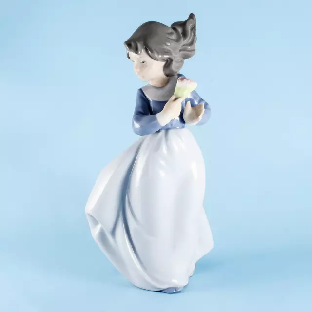 Nao by Lladro Windy Afternoon 020 01089 Boxed and Mint Retired