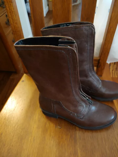 Kenneth Cole Reaction Boots Nice!  Front zip/Women size 8 1/2  Leather