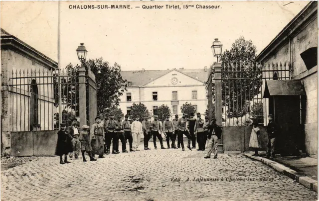 CPA MILITAIRE Chalons sur Marne-Quartier Tirlet, 15me Chasseur (316494)