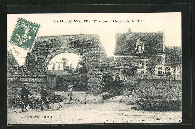 CPA La Rue Saint-Pierre, le Chapitre de Courlieu