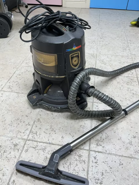 Rainbow Series E2 Vacuum Cleaner With Bare Floor Attachment