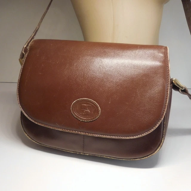 Sac Bandoulière Vintage Inès DELAURE - Cuir Beige, Fermoir Doré - Modèle Collection N6644