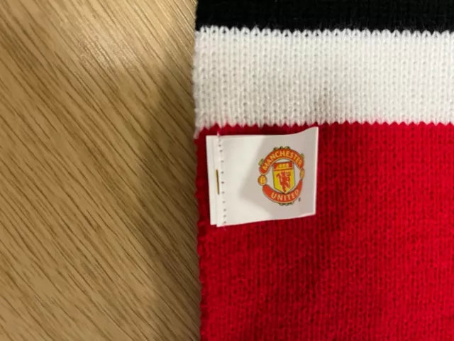 MANCHESTER UNITED FOOTBALL SCARF - MAN UTD - Free P & P 3