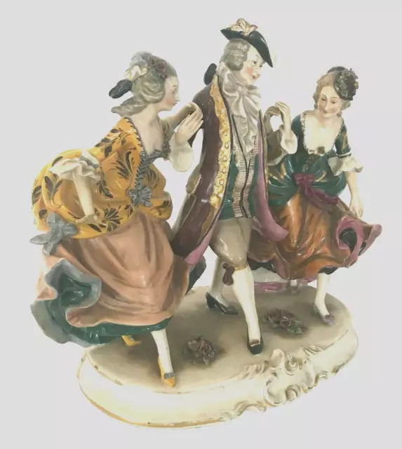 Groupe en porcelaine polychrome Cappo di Monte Naples Italie . XX siècle .