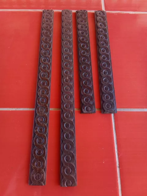 Lotto Di 4 Manufatti In Legno, Interamente Intagliati A Mano, Epoca 800.