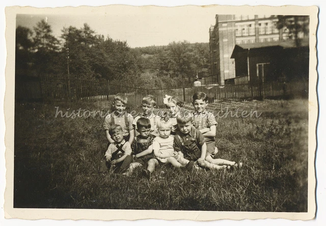 8 ENFANTS DANS La Prairie Fille Et Gar ons Photo De Groupe 