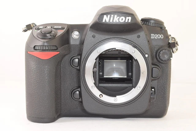 Nikon D200 10.2 MP Digital SLR Camera Body Only 149 shots! from Japan 2309070 2