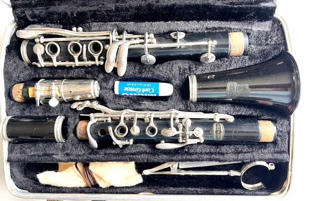 Nice Clean Selmer Bundy Resonite Bundy Clarinet Bundle In Green Bundy Hard Case