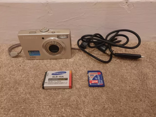 Samsung L100 8.2MP Compact Digital Camera Silver - FAULTY - NOT CHARGING