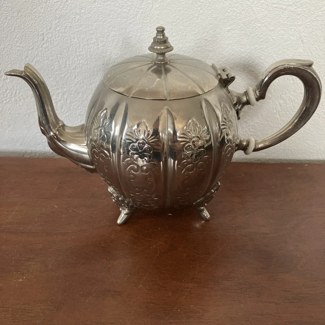 Théière Ancienne WMF – Métal Argenté, Motif Palmettes, Vintage