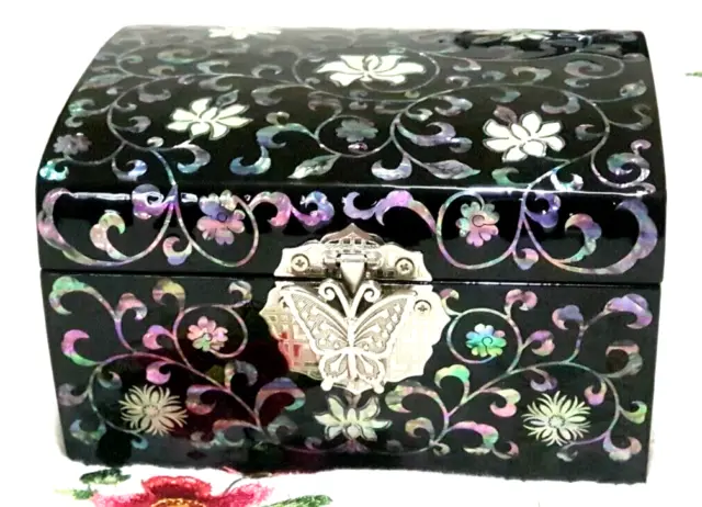 Korean Mother of Pearl Inlaid Domed-Top Jewellery Box Organiser Lacquerware