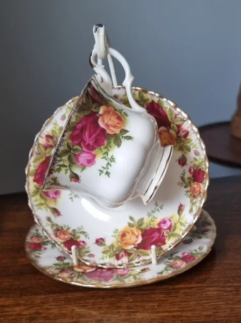 Royal Albert Vintage Old Country Roses TRIO - Cup, Saucer & Side Plate 1960's