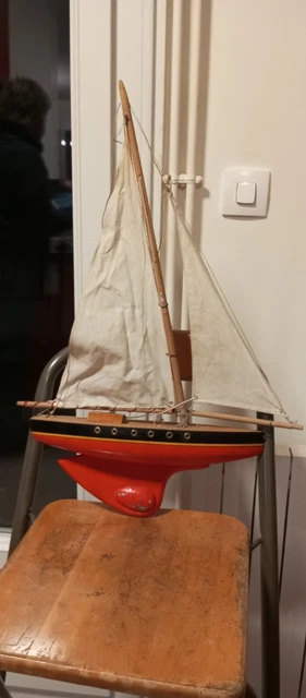 Bateau Voilier De Bassin Ancien – Bois, Vers 1960, à Restaurer, Jouet Miniature