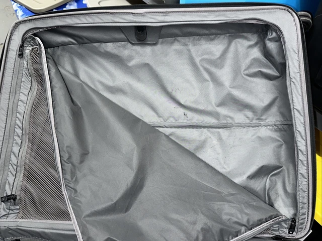 Tumi Alpha 2 Extended Trip Expandable 4 Wheeled Packing Case Spinner - Black 19