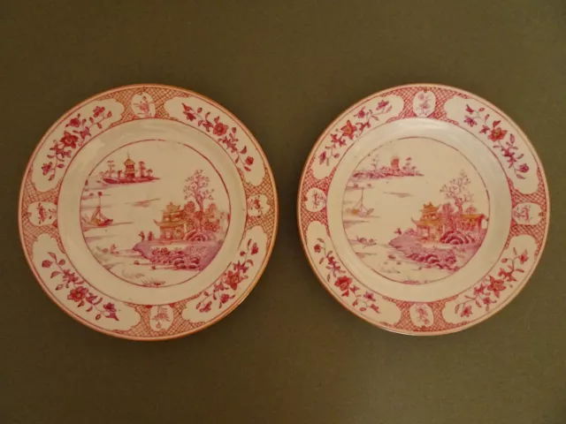 Paire d'assiettes en porcelaine de Chine,XVIII°. Famille rose,Quianlong.