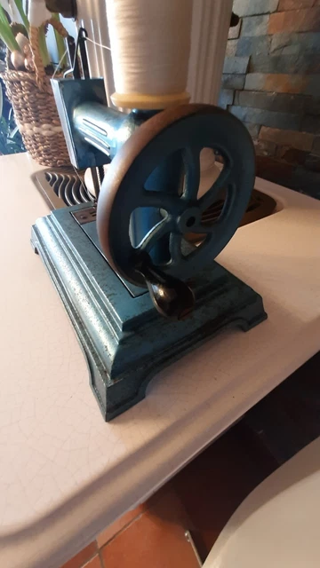 ANCIEN JOUET ENFANT machine a coudre electrique MG EUR 10,00 - FR